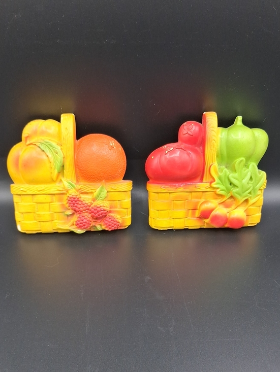 Other - Vintage Chalkware Fruit Basket